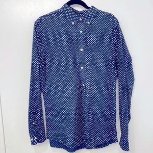 Banana Republic blue and white dot button down tech stretch cotton.  Size large